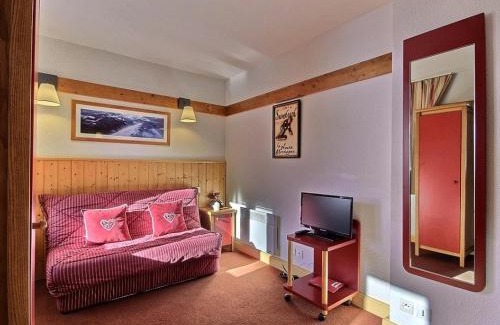 Plagne 1800 Apartment | Studio-cabine 4 pers, proche pistes et commerces, balcon, piscine, 3 cristaux Paradiski - FR-1-455-27