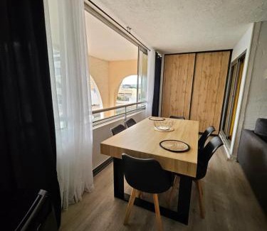 Sete Apartment | studio cabine - Sète - 6personnes - rénové - moderne - en bord de plage avec clim