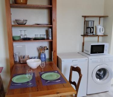 Suze-la-Rousse Apartment | Studio calme dans les vignes avec piscine