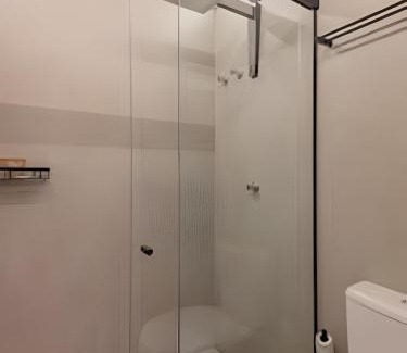 Graca Apartment | Studio com Rooftop e Piscina com vista para a Baia de Todos os Santos, Portaria 24 Hr, Estacionamento, a 1 km da Praia e a 3 km do Farol da Barra e do Pelourinho