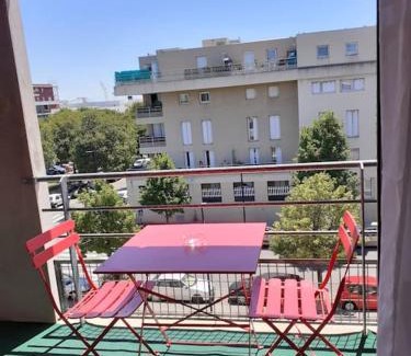 Costieres Apartment | studio costieres climatisé parking gratuit lave linge loggia