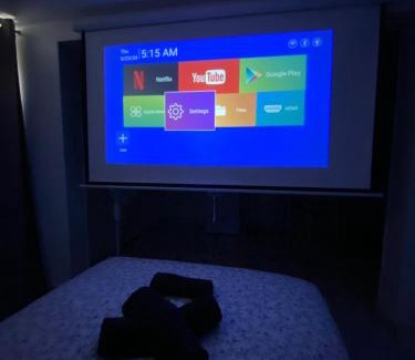 Saint-Ouen Apartment | Studio cosy avec vidéoprojecteur, à 100m du métro