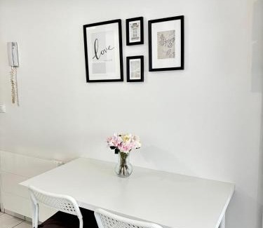 Saint-Ouen Apartment | Studio cosy avec vidéoprojecteur, à 100m du métro