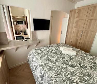 Quartier du Port Apartment | Studio Cosy et Central