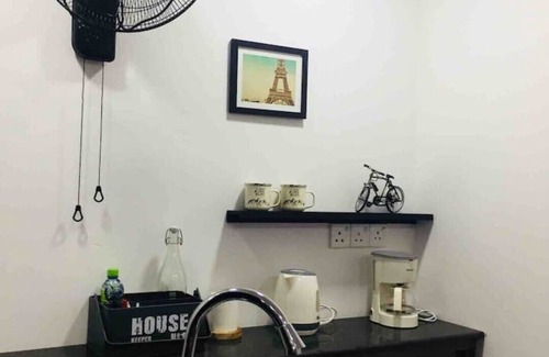 Ella Apartment | Studio cube 02 to sleep in a glass box.