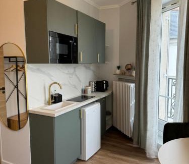 Levallois-Perret Apartment | Studio de charme parisien