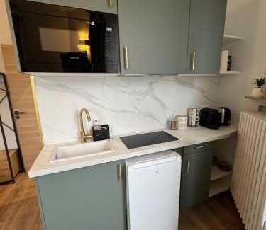 Levallois-Perret Apartment | Studio de charme parisien