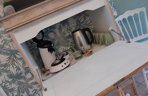 Fye Apartment | Studio 'Du Meslay' with Private Terrace, Shared Garden and Wi-Fi