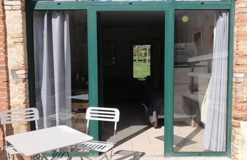 Fye Apartment | Studio 'Du Meslay' with Private Terrace, Shared Garden and Wi-Fi