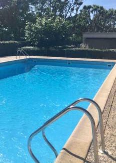Andernos-les-Bains Apartment | Studio du port avec terrasse, parking privatif, piscine dans résidence , wifi, ménage compris