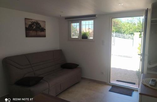 Istres Apartment | Studio entrée indépendante idéal vacance ou travail