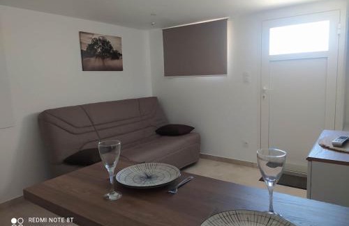 Istres Apartment | Studio entrée indépendante idéal vacance ou travail