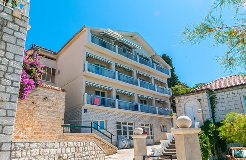Brist Apartment | Studio flat near beach Brist, Makarska (AS-15714-a)