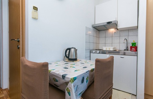 Brist Apartment | Studio flat near beach Brist, Makarska (AS-15714-b)