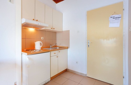 Igrane Apartment | Studio flat near beach Igrane, Makarska (AS-6653-a)