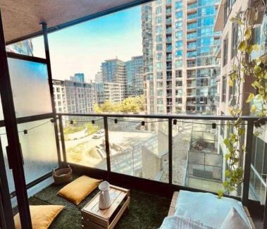 Fort York Apartment | Studio for 2 in Downtown Toronto