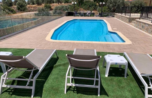 Pentakomo Apartment | STUDIO in CAPTAINS HOUSE WITH A POOL