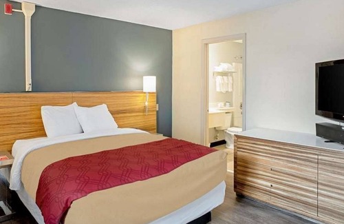 Clinton Apartment | Studio in Clinton, IA: Your perfect rental awaits