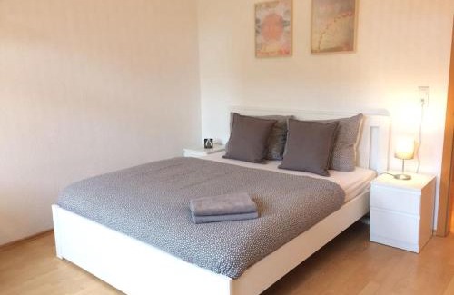 Outer Neustadt Apartment | Studio in It District Neustadt Louisenstraße