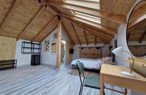 Sector 1 Apartment | Studio in the attic with private bathroom