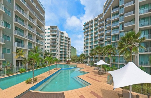 Cairns Central Business District Apartment | Studio in the City with pool and BBQ