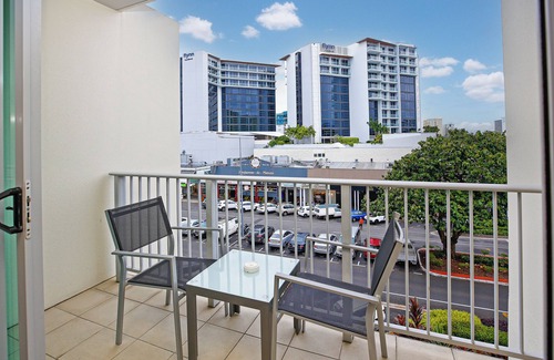 Cairns Central Business District Apartment | Studio in the City with pool and BBQ