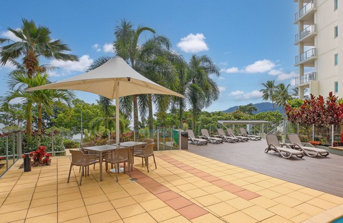 Cairns Central Business District Apartment | Studio in the City with pool and BBQ