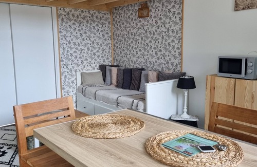 Isigny-le-Buat Apartment | Studio in the heart of a Normandy house between Mont Saint Michel and the bocage