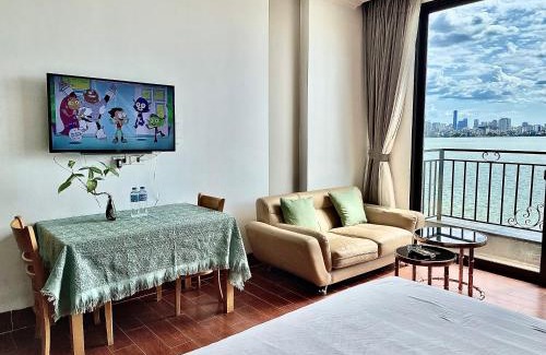 Yen Phu Apartment | Studio Lake view-Sunset glow-Bancoly