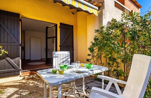 Cavaliere Apartment | Studio Les Mas de Pramousquier-12 by Interhome