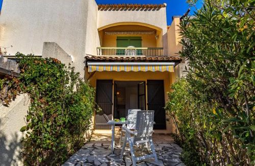 Cavaliere Apartment | Studio Les Mas de Pramousquier-12 by Interhome