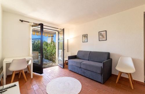 Cavaliere Apartment | Studio Les Mas de Pramousquier-12 by Interhome
