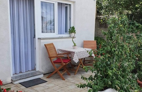Salatic Apartment | Studio Matea for 2 persons, quiet location, WLAN, air conditioning, barbecue