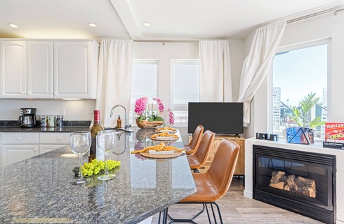 Cayucos House | Studio Near Cayucos Pier | King Bed + Full Kitchen + Communal Firepit Lounge