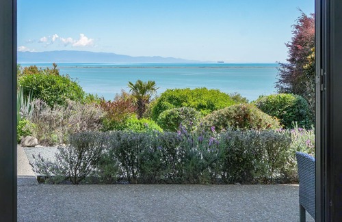 Atawhai Condo | Studio on Bay View.