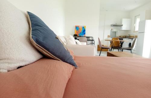 Semens Apartment | Studio paisible avec vue sur les coteaux