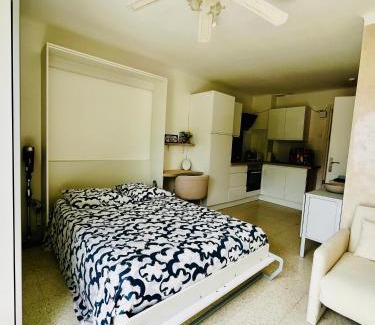 Palavas-les-Flots Apartment | Studio Plage à 30m, Parking & Clim