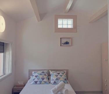 Velleron Apartment | STUDIO PRIVATIF CLIMATISÉ , TERRASSE ET PiSCINE