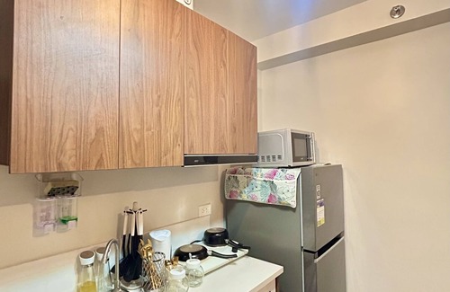 Lapu-Lapu Condo | Studio Retreat with Balcony and Pool