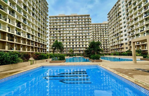 Lapu-Lapu Condo | Studio Retreat with Balcony and Pool