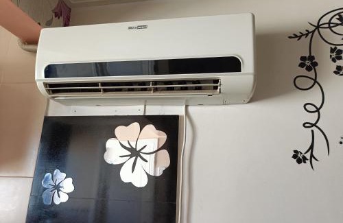 Eastern Khezama Apartment | Studio Sleeps 2 with Balcony & Free Parking