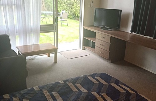 Palmerston North Apartment | Studio space on FitzAve. Walk to the Square / Esplanade.