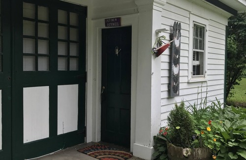 Bennington Apartment | Studio style farm stay