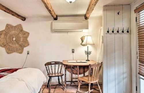 San Cristobal House | Studio-Style Log Cabin near Carson National Forest, New Mexico