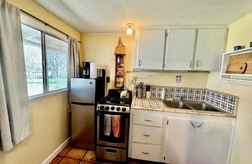 San Cristobal House | Studio-Style Log Cabin near Carson National Forest, New Mexico