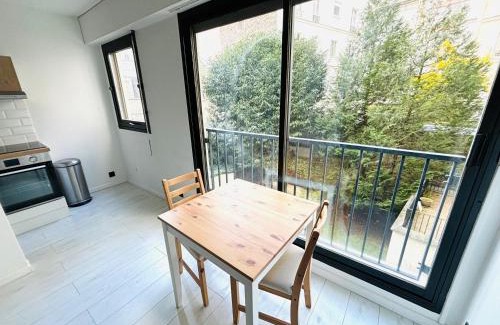 16th Arrondissement Apartment | Studio Tour Eiffel La Muette