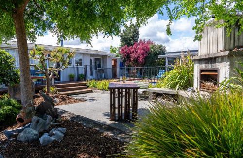 Richmond Apartment | Studio Twenty5, Unique Poolside Retreat Near Nelson