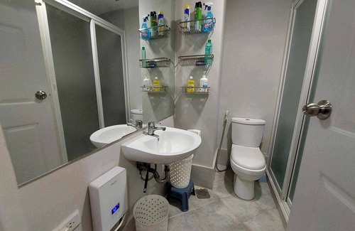 Mactan Export Processing Zone Apartment | Studio unit with balcony can accommodate 6 guest and it is near the airport.