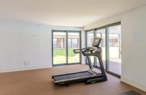 Campanha Apartment | Studio w/Balcony, Pool & Gym in Antas by HostWise