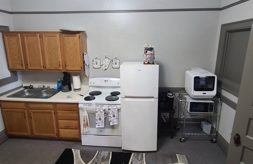 Adams Township Apartment | Studio w/Full Kitchen, Near MTU, Houghton, Keweenaw, Dining & on the Trail